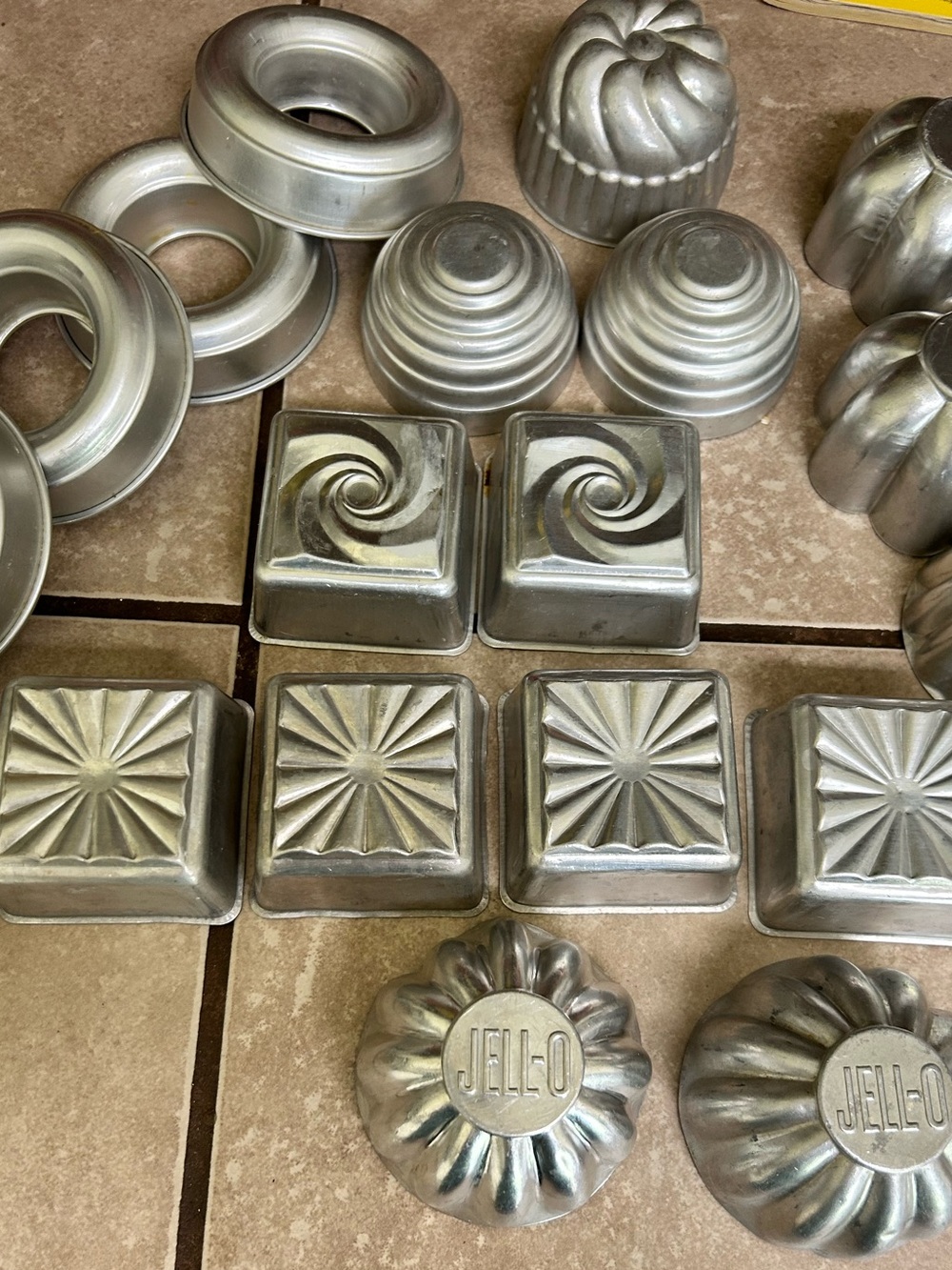 Vintage Mini Jello Molds Lot Of 22 Tart Bundt Cake Round Square Fluted Aluminum - Picture 4 of 10
